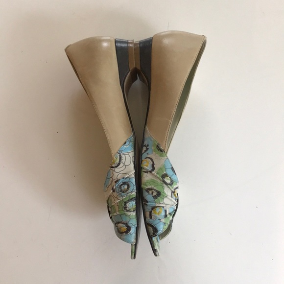 3 for $30 Patterned Aldo peep toe flats - Picture 8 of 9